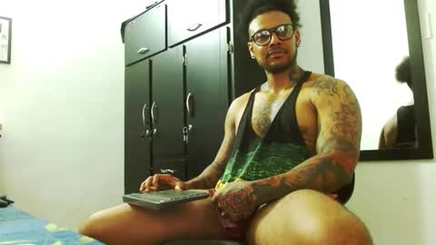 Snapshot of lewisstrong chatting on 09/28/25, 05:18 Lewis Strong online show from 09/28/25, 05:18