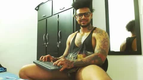 Snapshot of lewisstrong chatting on 10/14/25, 06:52 Lewis Strong online show from 10/14/25, 06:52