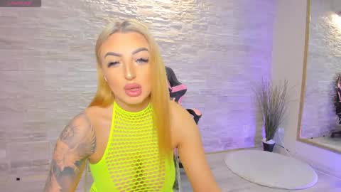 Snapshot of lexi_blazee chatting on 10/14/25, 04:24 Lexi online show from 10/14/25, 04:24