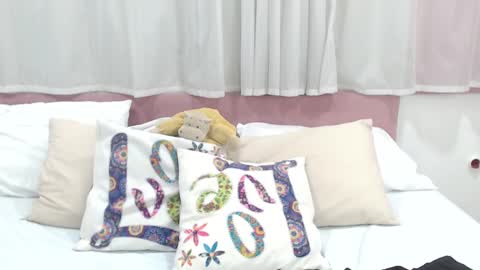 Snapshot of lexi_bloom chatting on 01/16/25, 10:53 Gabrielle online show from 01/16/25, 10:53