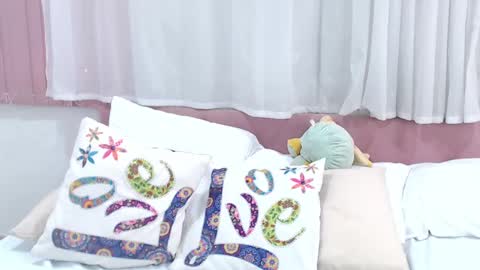 Snapshot of lexi_bloom chatting on 01/30/25, 05:17 Gabrielle online show from 01/30/25, 05:17