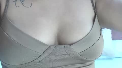 Snapshot of lexi_bloom chatting on 02/20/25, 02:46 Gabrielle online show from 02/20/25, 02:46