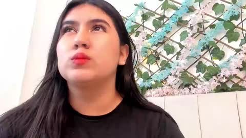 Snapshot of lexi_bloom chatting on 10/18/25, 10:27 Gabrielle online show from 10/18/25, 10:27