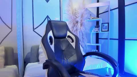 Lexi Adams  online show from 04/25/26, 12:19