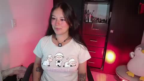 Snapshot of lexie_babe chatting on 06/19/26, 01:21 Lexie Thompson 8pm 0000am -5 online show from 06/19/26, 01:21