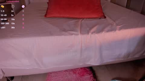 Snapshot of lexie_red chatting on 12/28/24, 02:01 LEXIE online show from 12/28/24, 02:01