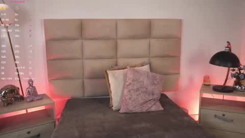 Lexie  online show from 11/12/25, 11:43