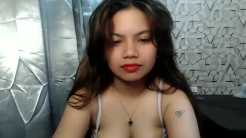 Snapshot of lexielar chatting on 01/01/25, 05:54 LEXIE online show from 01/01/25, 05:54