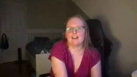 Snapshot of lexielilacs chatting on 02/14/25, 10:47 lexie online show from 02/14/25, 10:47