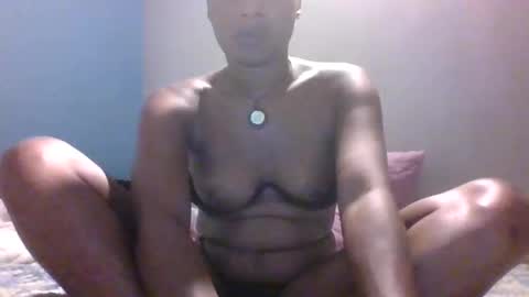 Snapshot of lexieroyal690 chatting on 02/14/25, 02:28 lexieroyal690 online show from 02/14/25, 02:28