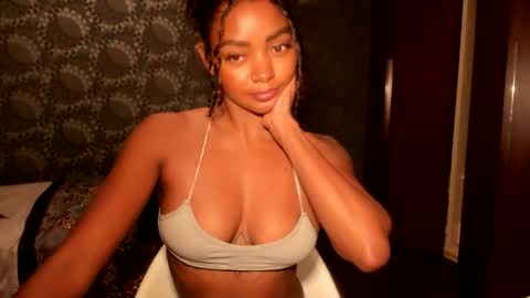 Snapshot of lexy_squirt_queen chatting on 09/21/25, 01:18 LEXY - Independent account online show from 09/21/25, 01:18