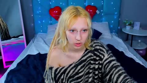 Snapshot of lexy_woorhez chatting on 02/17/25, 01:32 Lexy online show from 02/17/25, 01:32