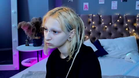 Snapshot of lexy_woorhez chatting on 02/19/25, 10:23 Lexy online show from 02/19/25, 10:23