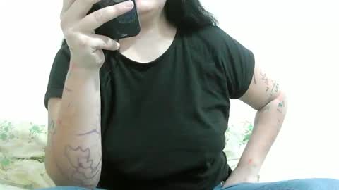 Snapshot of lexybby1 chatting on 12/16/25, 07:24 SARA online show from 12/16/25, 07:24