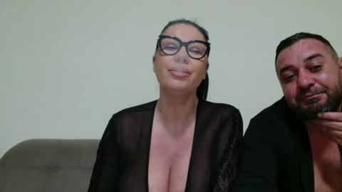 Snapshot of leya_nicholls chatting on 12/19/25, 09:44 Leya online show from 12/19/25, 09:44