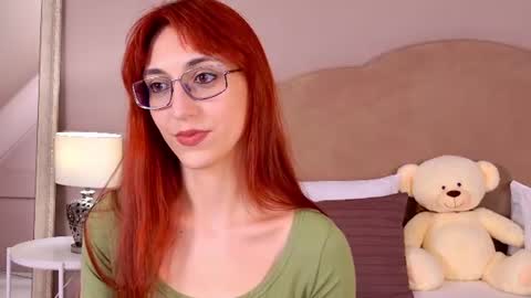 Snapshot of leyaatwood chatting on 06/23/26, 04:27 leyaatwood online show from 06/23/26, 04:27