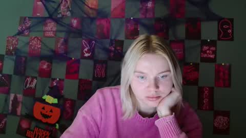 Leyla online show from 10/29/25, 07:21