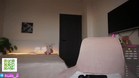 Snapshot of leyla_ly chatting on 11/18/25, 04:17 Leyla ly Ill be here Tuesday Thursday Friday Saturday Sunday online show from 11/18/25, 04:17