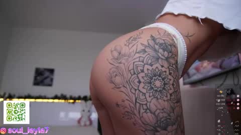 Snapshot of leyla_ly chatting on 12/22/25, 03:25 Leyla ly Ill be here Tuesday Thursday Friday Saturday Sunday online show from 12/22/25, 03:25