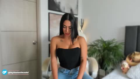 Snapshot of leyla_steel chatting on 10/04/25, 02:37 INSTA leylasteel model online show from 10/04/25, 02:37