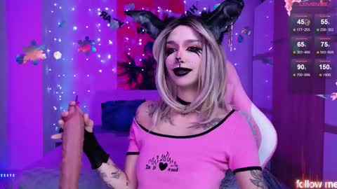 Snapshot of leylanoir_02 chatting on 12/22/25, 02:36 LEA online show from 12/22/25, 02:36