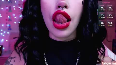 Snapshot of leylanoir_02 chatting on 02/12/26, 04:02 LEA online show from 02/12/26, 04:02