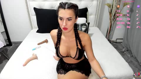 Snapshot of leylawildx chatting on 10/03/25, 04:20 leyla online show from 10/03/25, 04:20