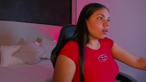 Snapshot of leyre_grundy chatting on 01/14/26, 03:28 L E Y R E online show from 01/14/26, 03:28