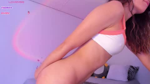 Snapshot of leyre_lerr chatting on 02/23/25, 05:18 Jessica online show from 02/23/25, 05:18