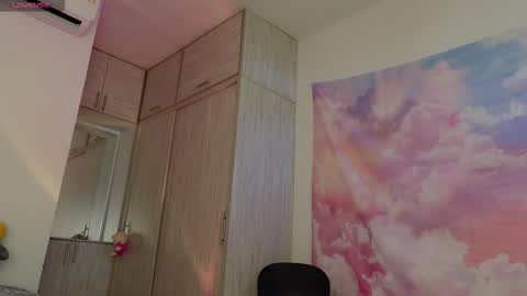 Snapshot of leyre_lerr chatting on 12/20/25, 06:04 Jessica online show from 12/20/25, 06:04