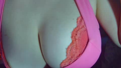 Snapshot of leysun7777 chatting on 11/17/25, 02:17 Leysun7 online show from 11/17/25, 02:17