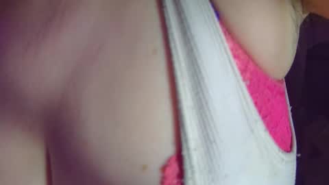 Snapshot of leysun7777 chatting on 11/25/25, 04:01 Leysun7 online show from 11/25/25, 04:01