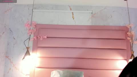 Snapshot of lezy_ chatting on 09/15/25, 07:36 LEZY online show from 09/15/25, 07:36