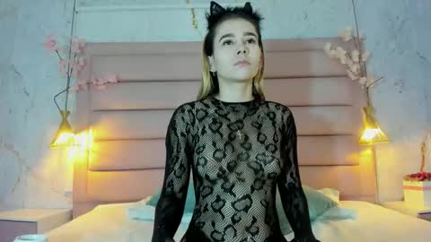 Snapshot of lezy_ chatting on 09/28/25, 07:30 LEZY online show from 09/28/25, 07:30