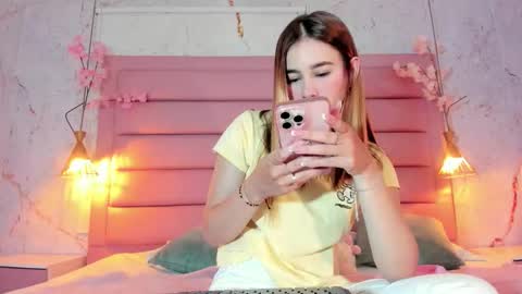 Snapshot of lezy_ chatting on 09/30/25, 07:41 LEZY online show from 09/30/25, 07:41