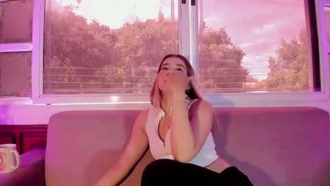 Snapshot of lezy_ chatting on 10/01/25, 01:50 LEZY online show from 10/01/25, 01:50