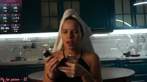 Snapshot of li_queen_ chatting on 12/16/24, 08:20 Hey Im Alexa tg online show from 12/16/24, 08:20