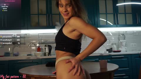 Snapshot of li_queen_ chatting on 12/16/24, 11:22 Hey Im Alexa tg online show from 12/16/24, 11:22