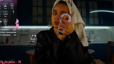 Snapshot of li_queen_ chatting on 12/27/24, 10:05 Hey Im Alexa tg online show from 12/27/24, 10:05