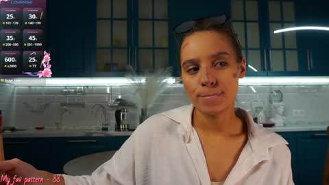 Snapshot of li_queen_ chatting on 12/29/24, 01:06 Hey Im Alexa tg online show from 12/29/24, 01:06