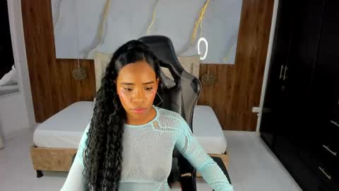 lia_16_ online show from 04/13/26, 11:05