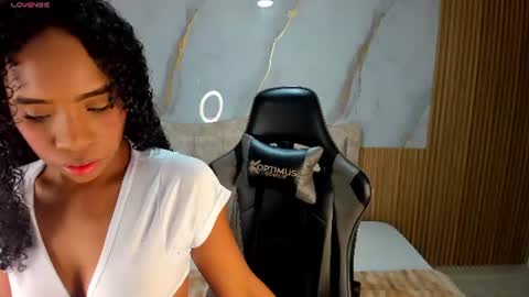lia_16_ online show from 07/16/26, 11:05