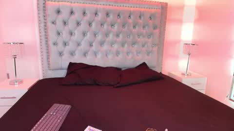 Lia  online show from 11/25/25, 02:33