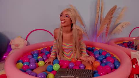 Lia online show from 03/07/25, 03:51