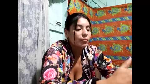 Lia online show from 11/06/25, 12:11