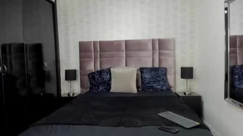 Lia online show from 12/18/25, 05:57