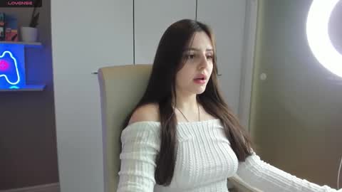 Snapshot of lia_lil chatting on 10/19/25, 01:45 Lia online show from 10/19/25, 01:45