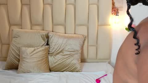 lia_mariana online show from 11/17/25, 03:51