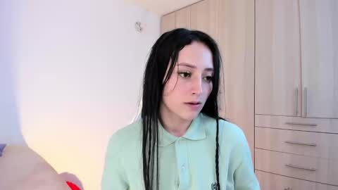 Snapshot of lia_queen610 chatting on 12/20/24, 11:37 Little Queen Lia online show from 12/20/24, 11:37