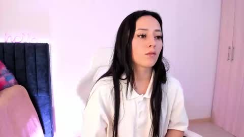 Snapshot of lia_queen610 chatting on 01/06/25, 07:02 Little Queen Lia online show from 01/06/25, 07:02